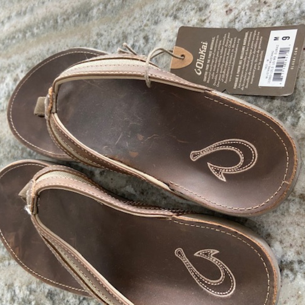 New OluKai Men's Sandals - size 9